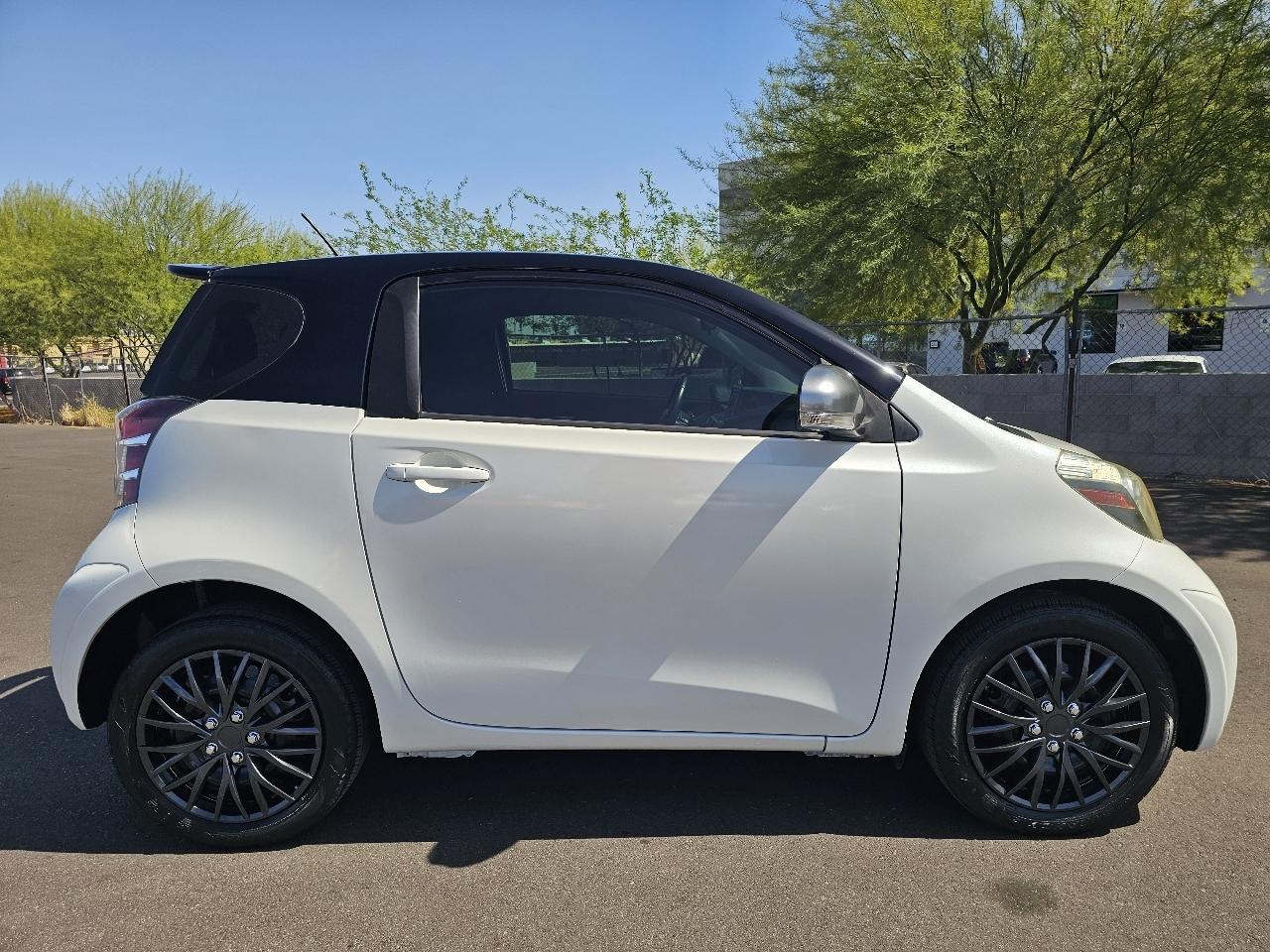 Scion iQ 3-Door Hatchback AT 2012