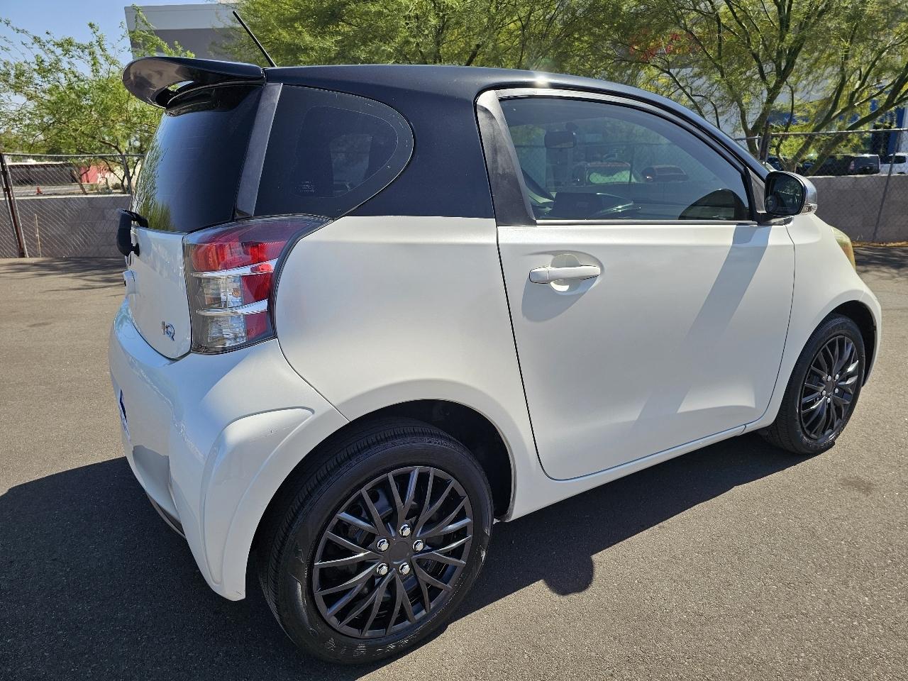 Scion iQ 3-Door Hatchback AT 2012