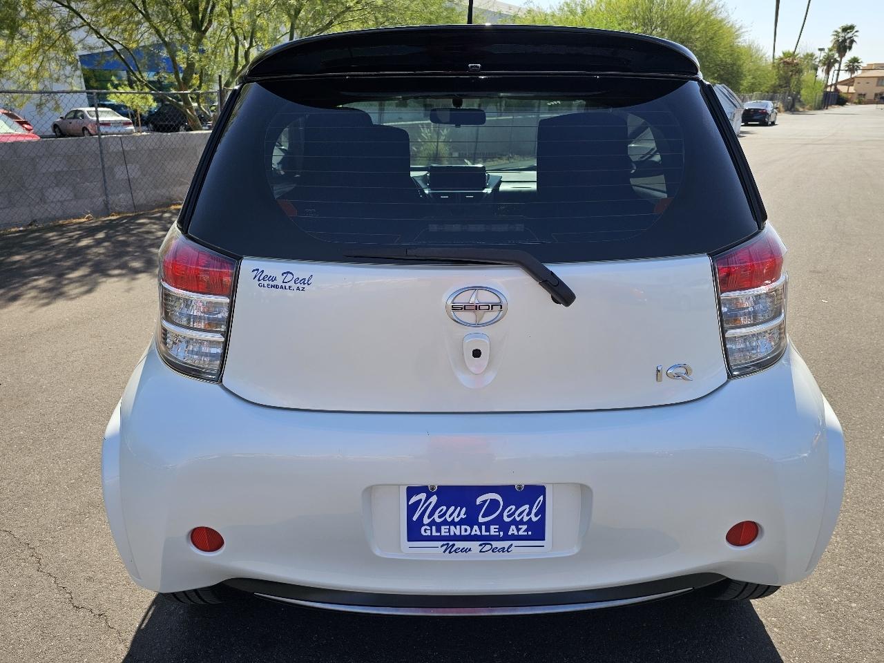 Scion iQ 3-Door Hatchback AT 2012