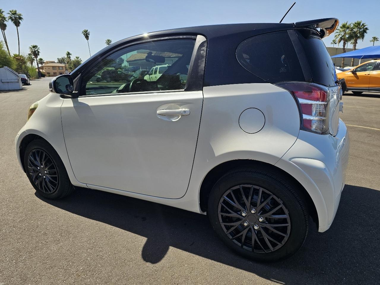 Scion iQ 3-Door Hatchback AT 2012