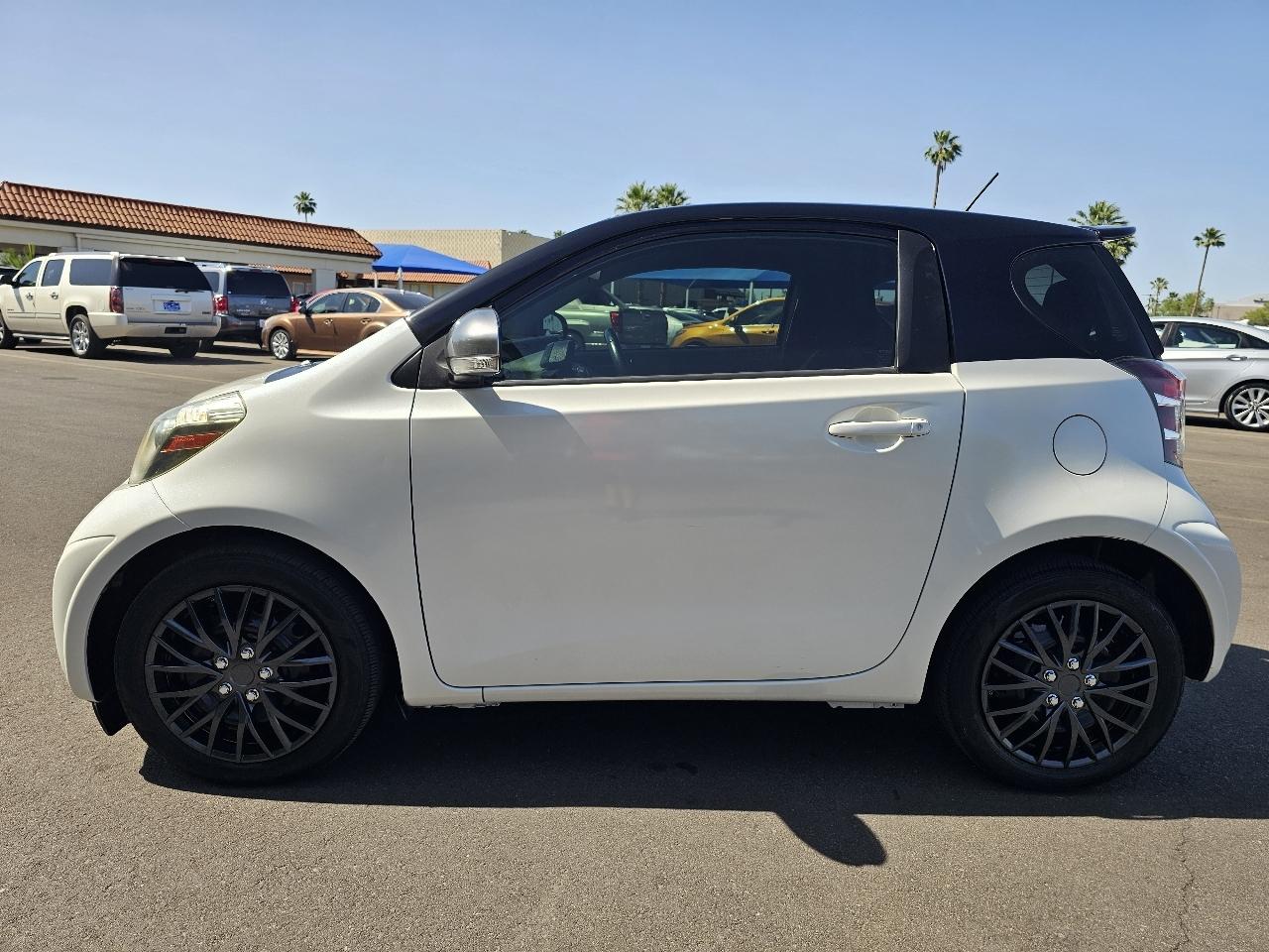 Scion iQ 3-Door Hatchback AT 2012