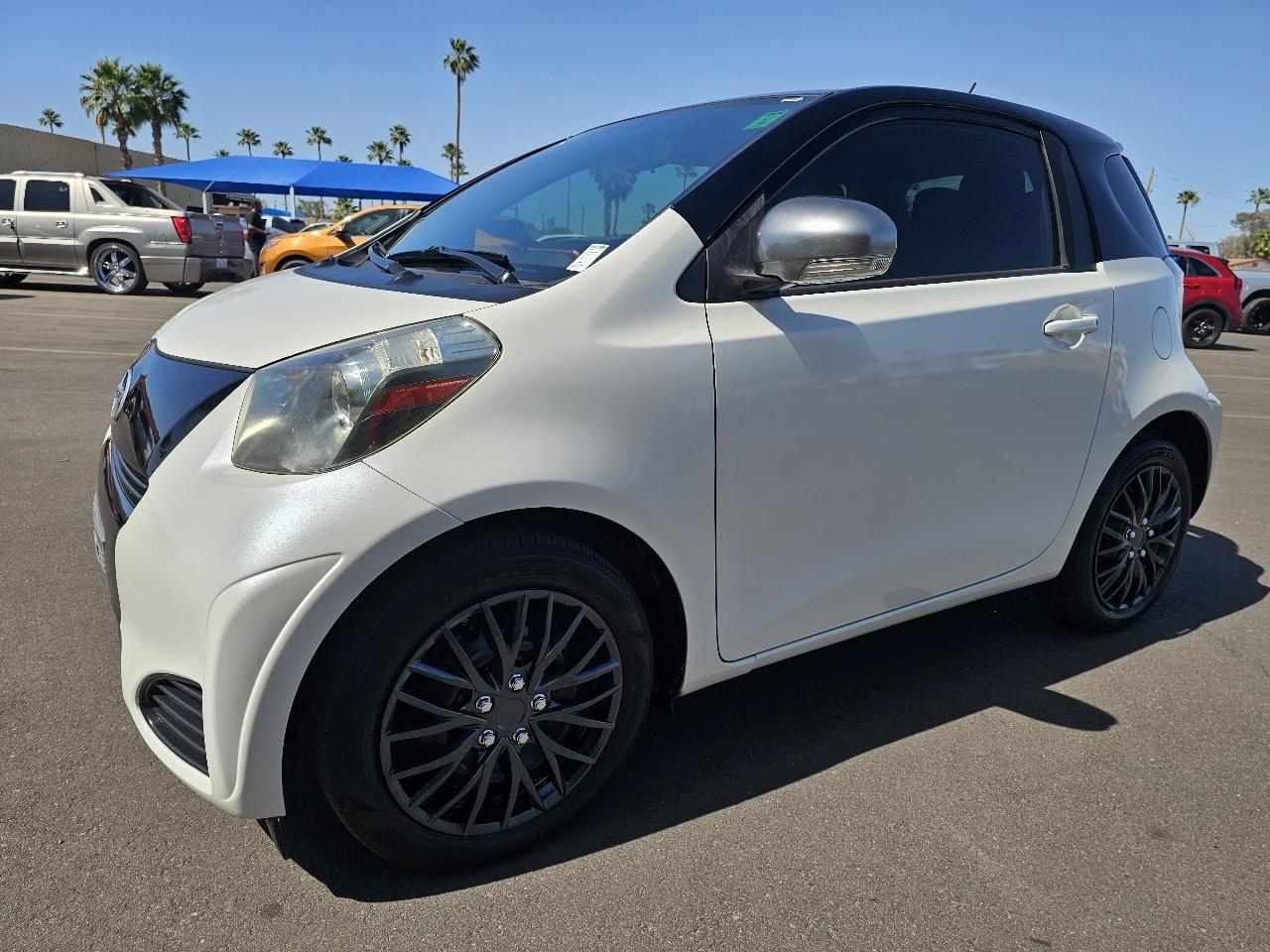 Scion iQ 3-Door Hatchback AT 2012
