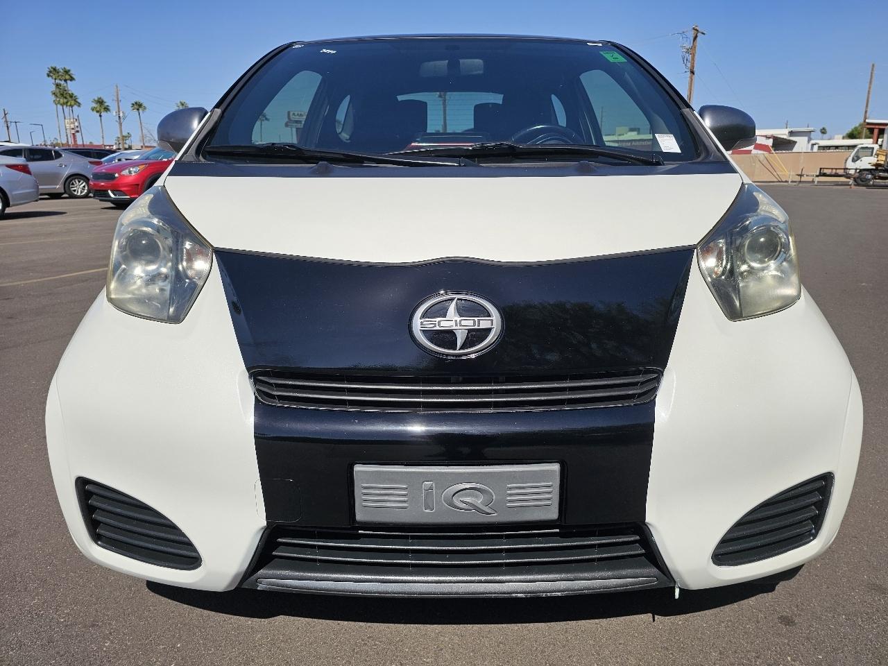 Scion iQ 3-Door Hatchback AT 2012