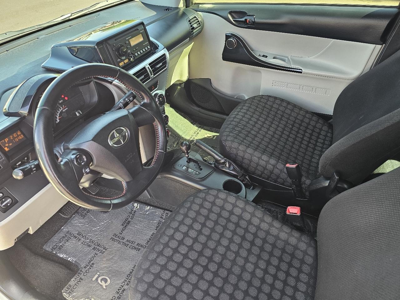 Scion iQ 3-Door Hatchback AT 2012