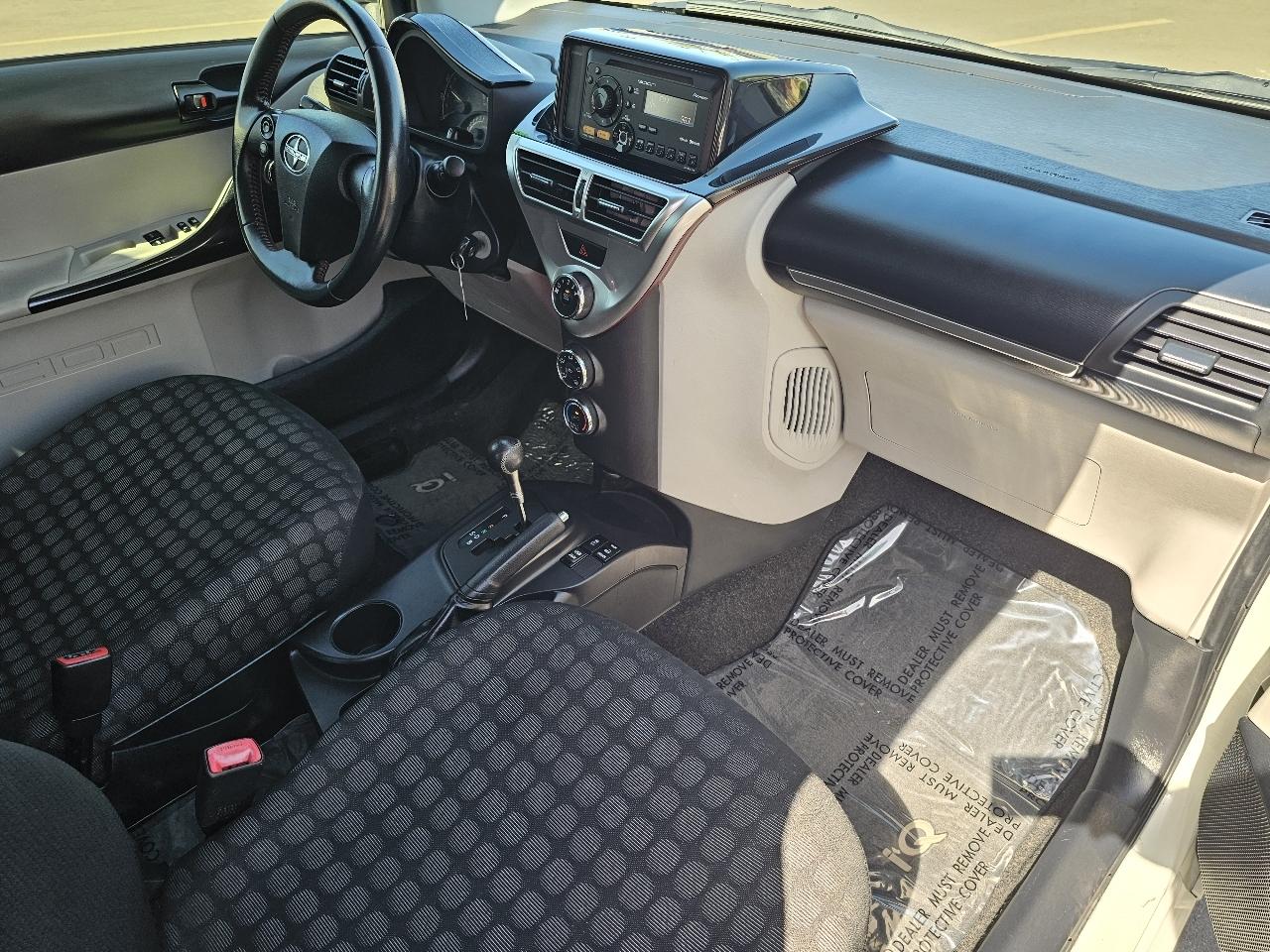 Scion iQ 3-Door Hatchback AT 2012