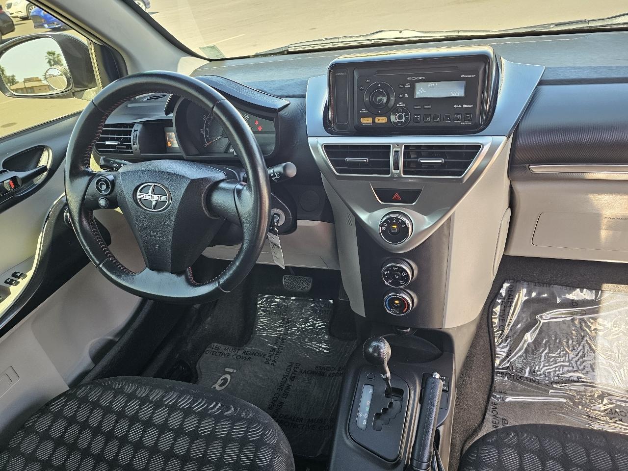 Scion iQ 3-Door Hatchback AT 2012