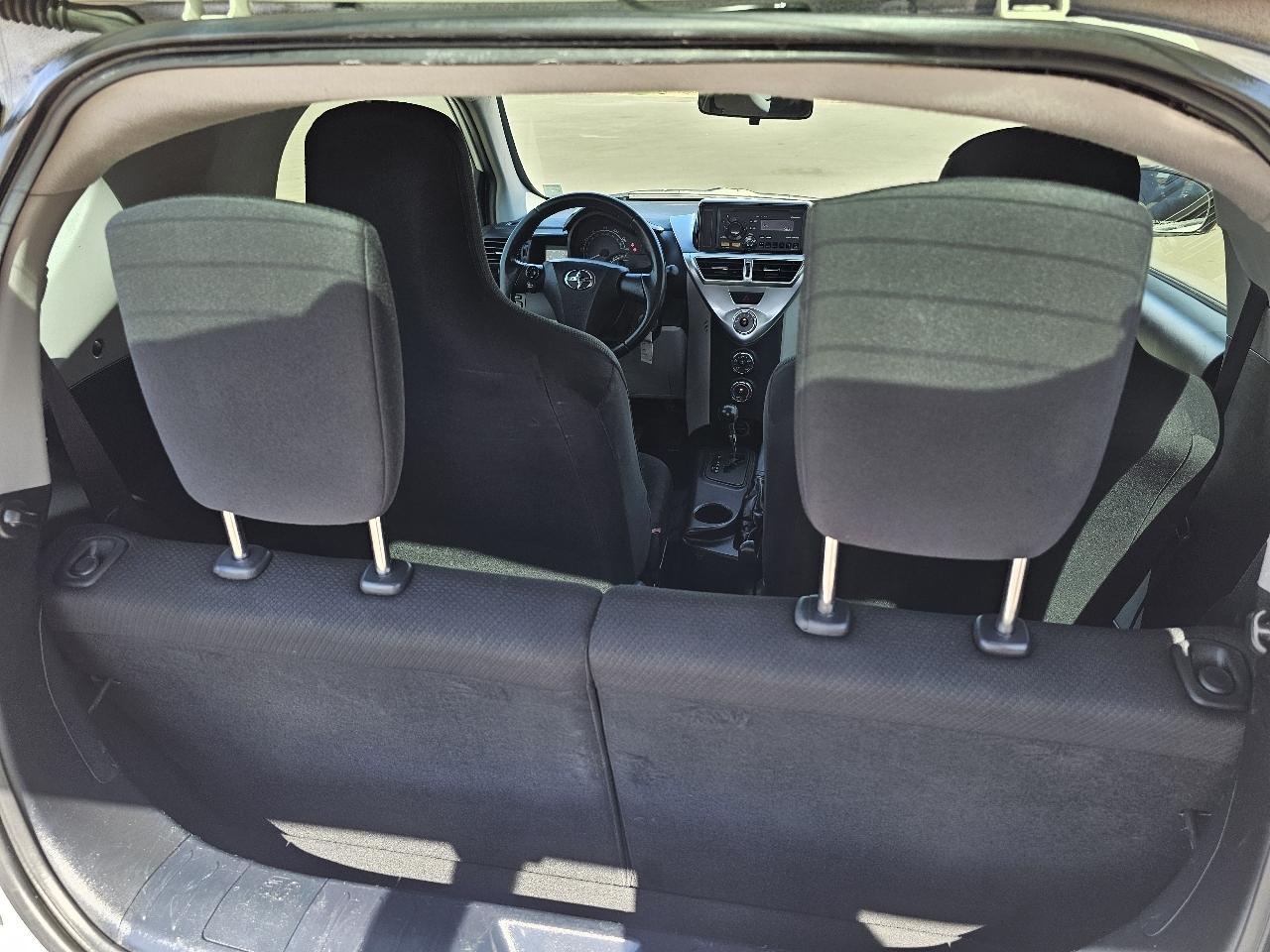 Scion iQ 3-Door Hatchback AT 2012