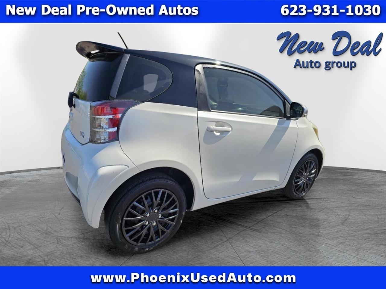 Scion iQ 3-Door Hatchback AT 2012