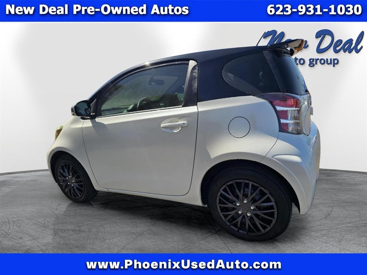 Scion iQ 3-Door Hatchback AT 2012