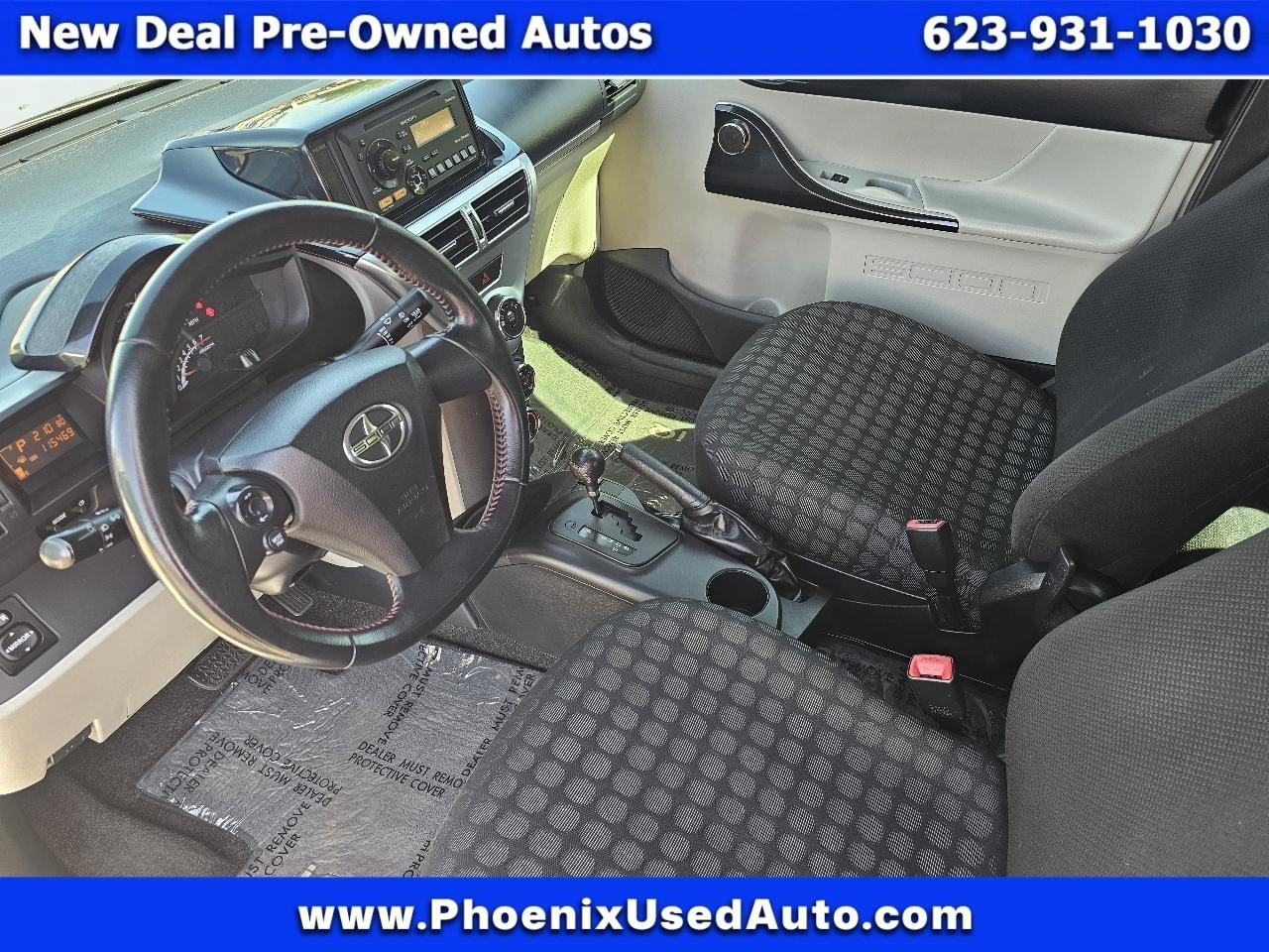 Scion iQ 3-Door Hatchback AT 2012