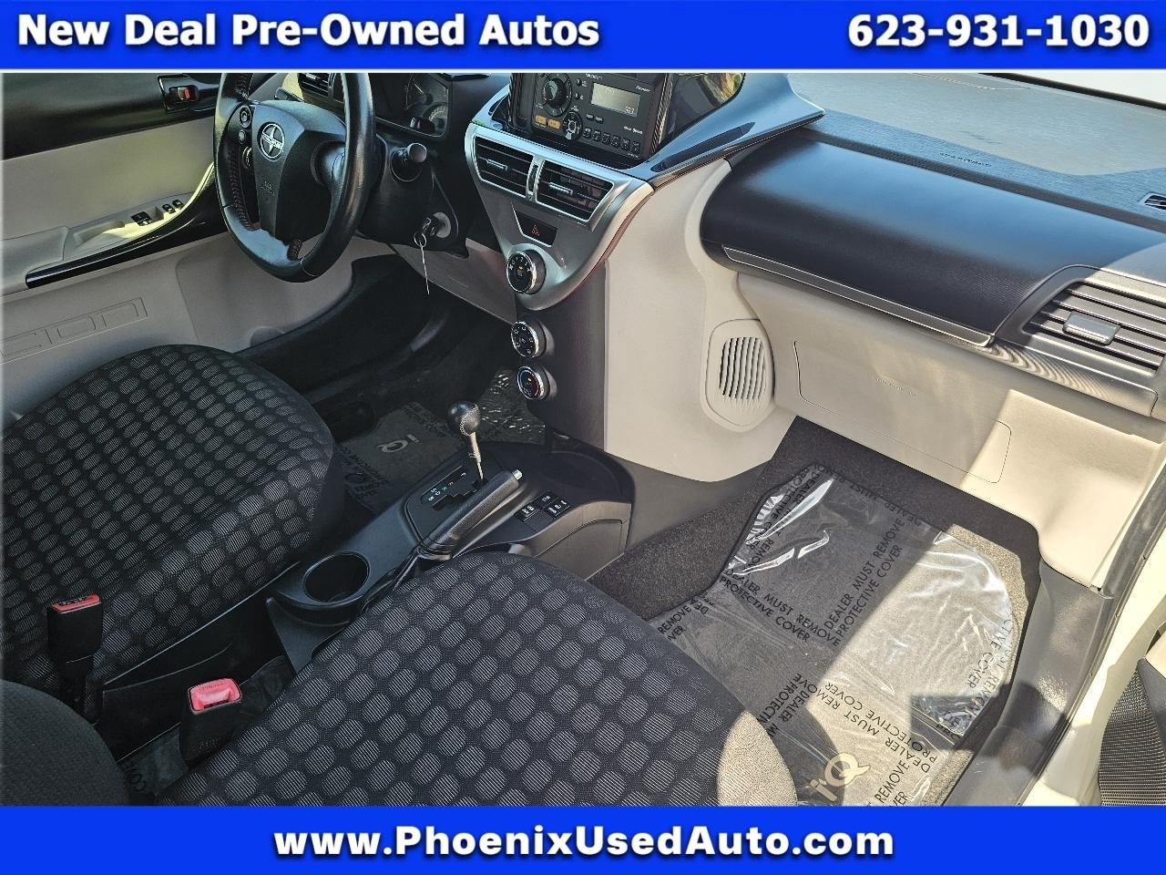 Scion iQ 3-Door Hatchback AT 2012