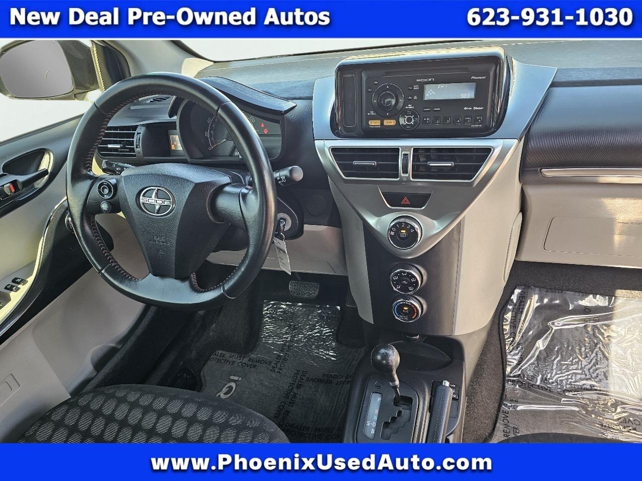 Scion iQ 3-Door Hatchback AT 2012