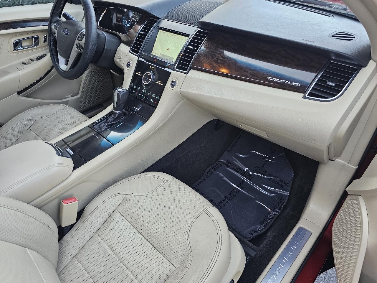 Ford Taurus Limited FWD 2015