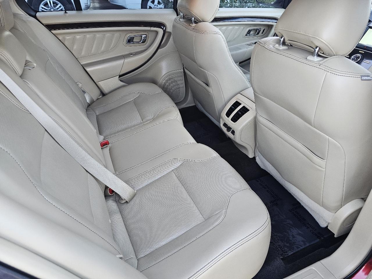 Ford Taurus Limited FWD 2015