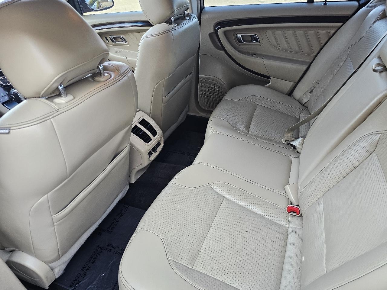 Ford Taurus Limited FWD 2015