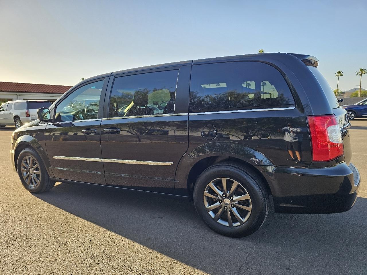 Chrysler Town & Country S 2015