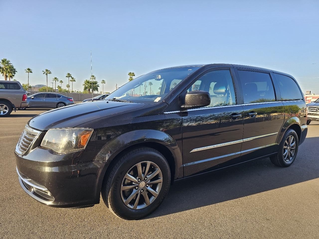 Chrysler Town & Country S 2015