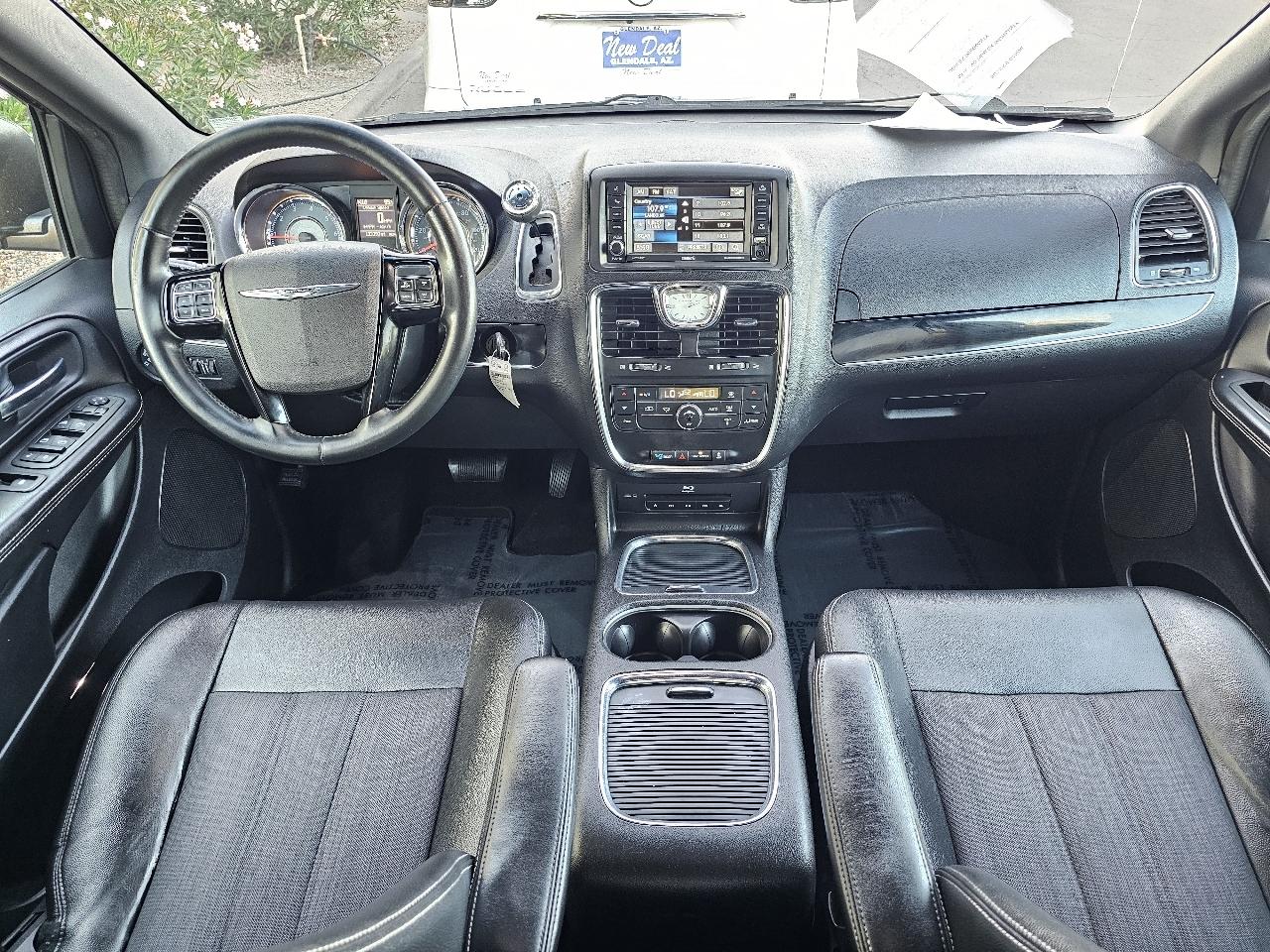 Chrysler Town & Country S 2015