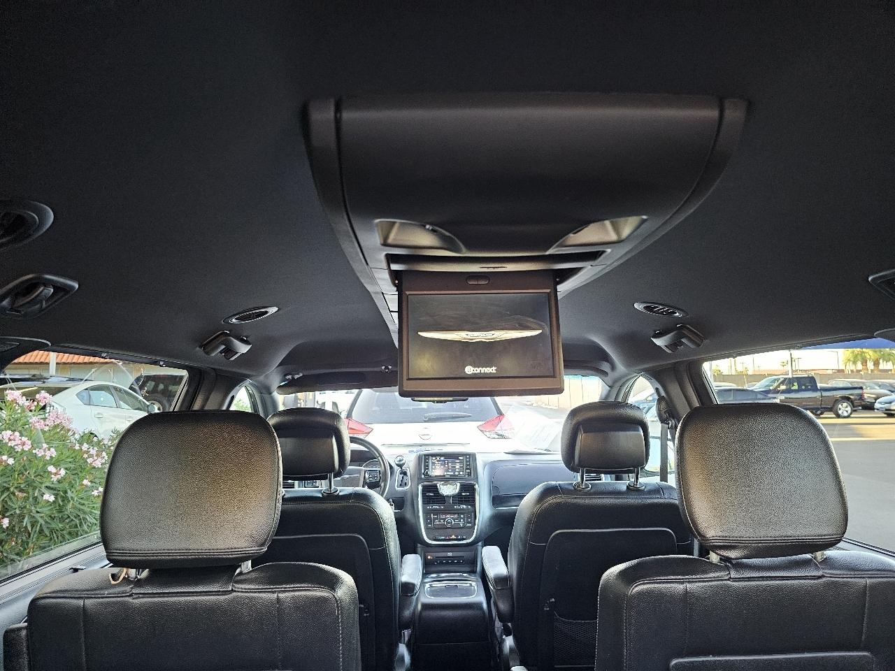 Chrysler Town & Country S 2015