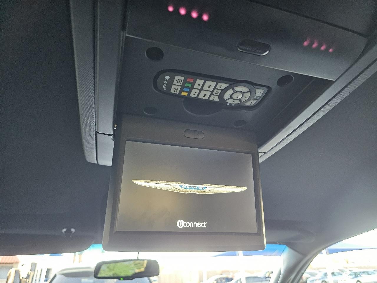 Chrysler Town & Country S 2015