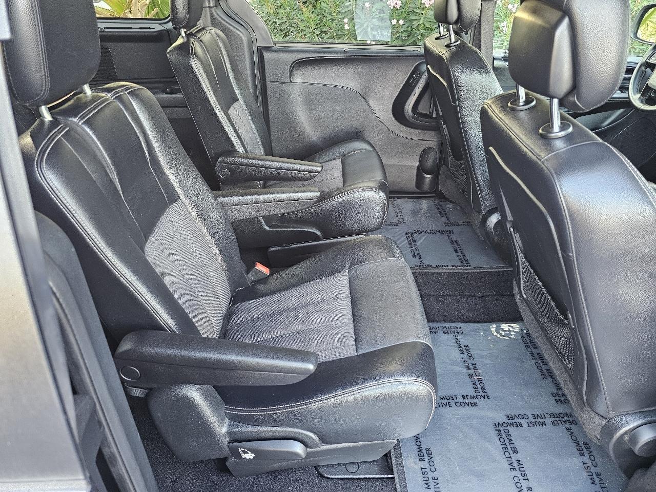 Chrysler Town & Country S 2015