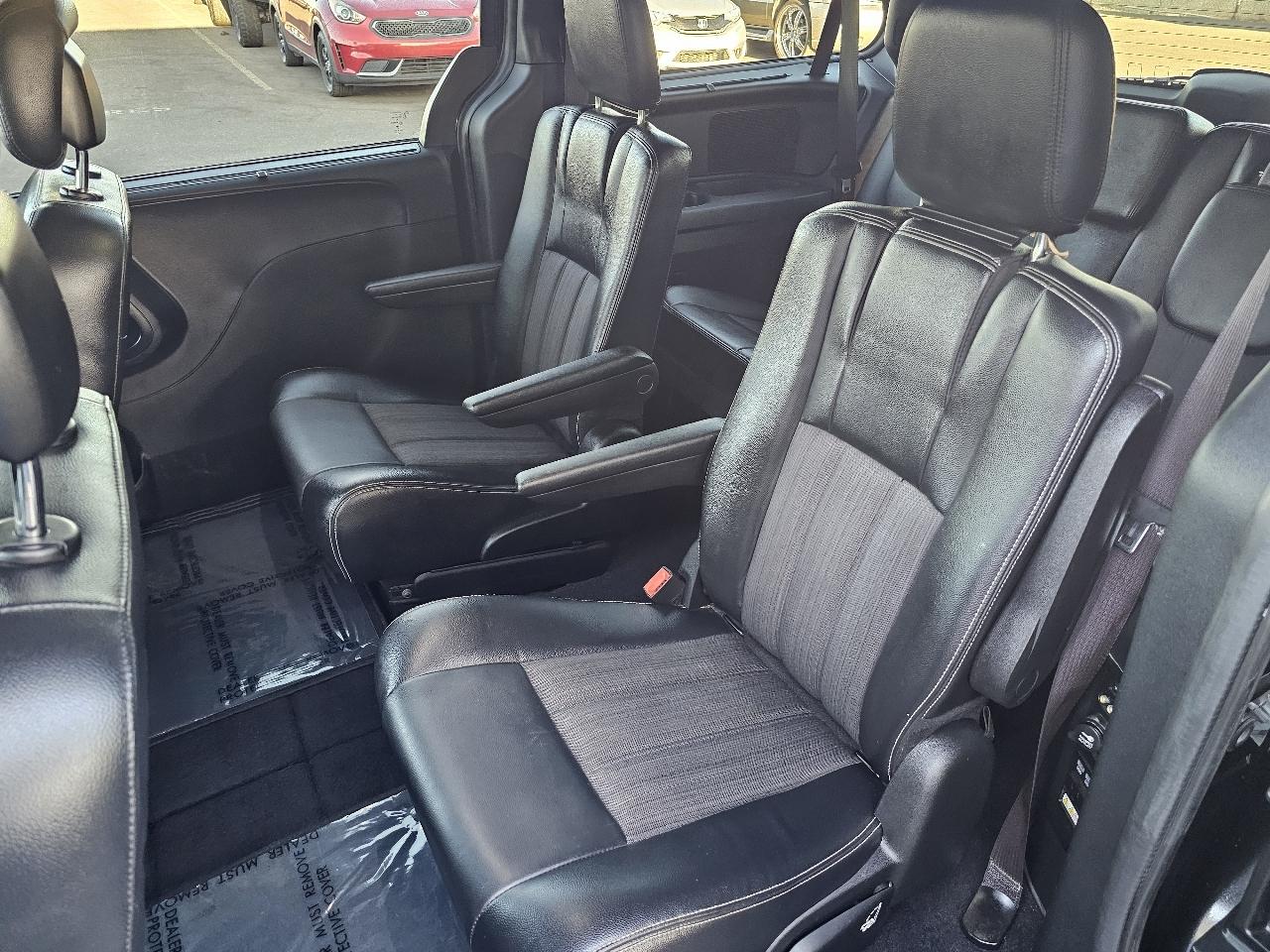 Chrysler Town & Country S 2015