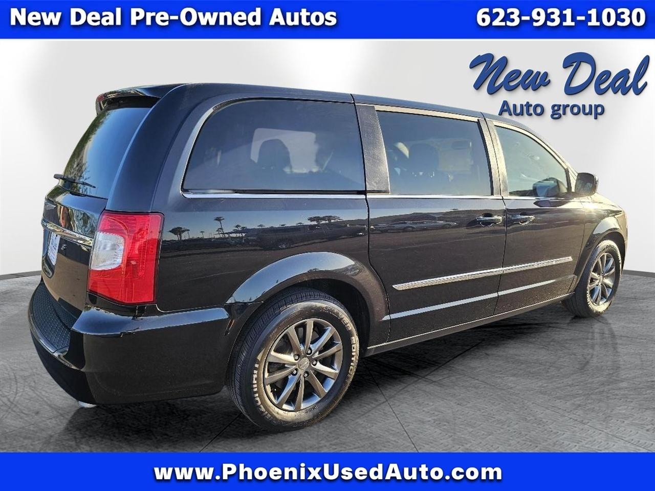 Chrysler Town & Country S 2015