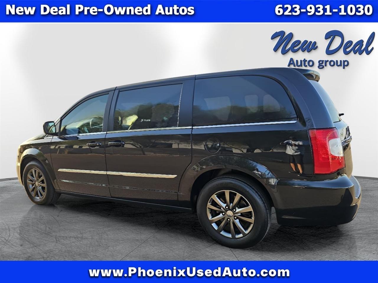 Chrysler Town & Country S 2015
