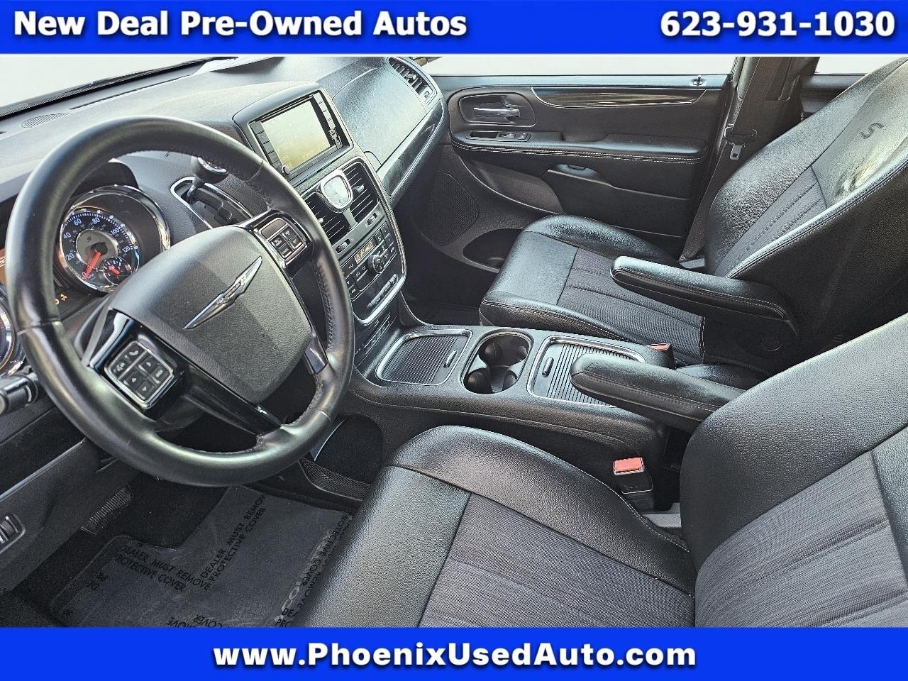 Chrysler Town & Country S 2015