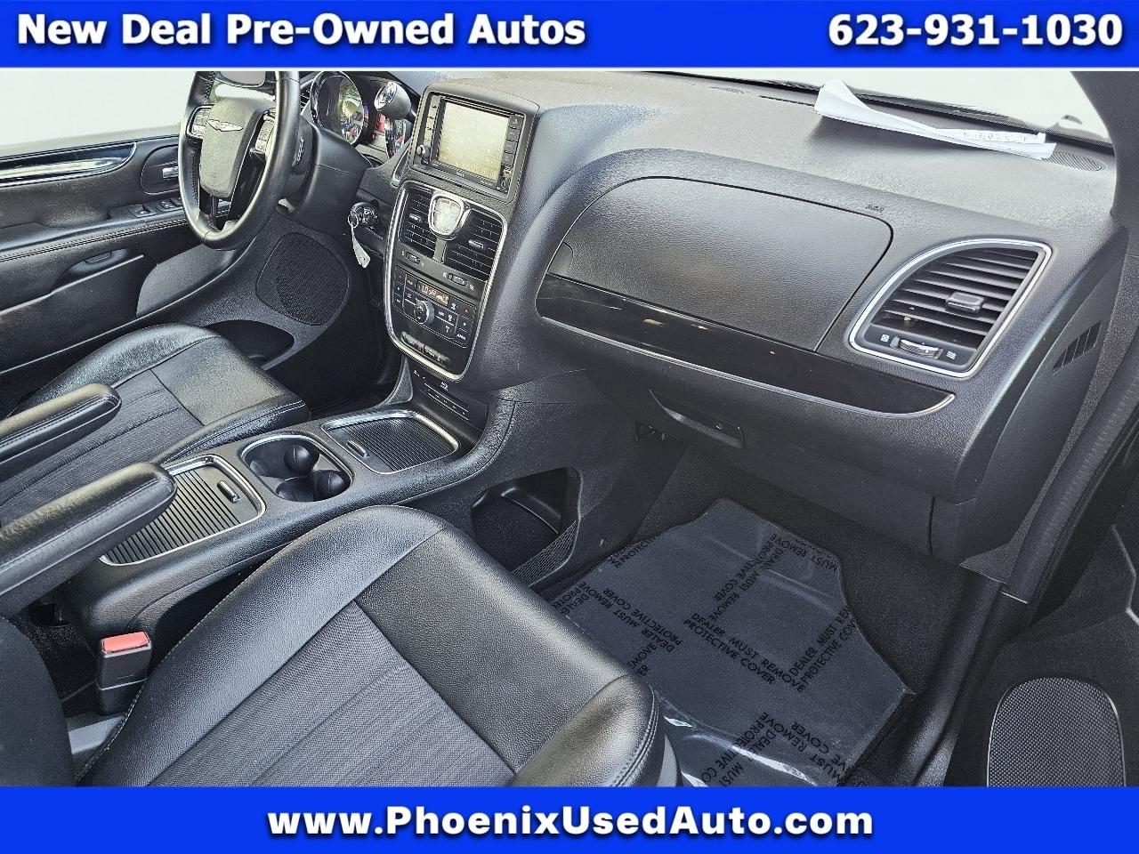 Chrysler Town & Country S 2015