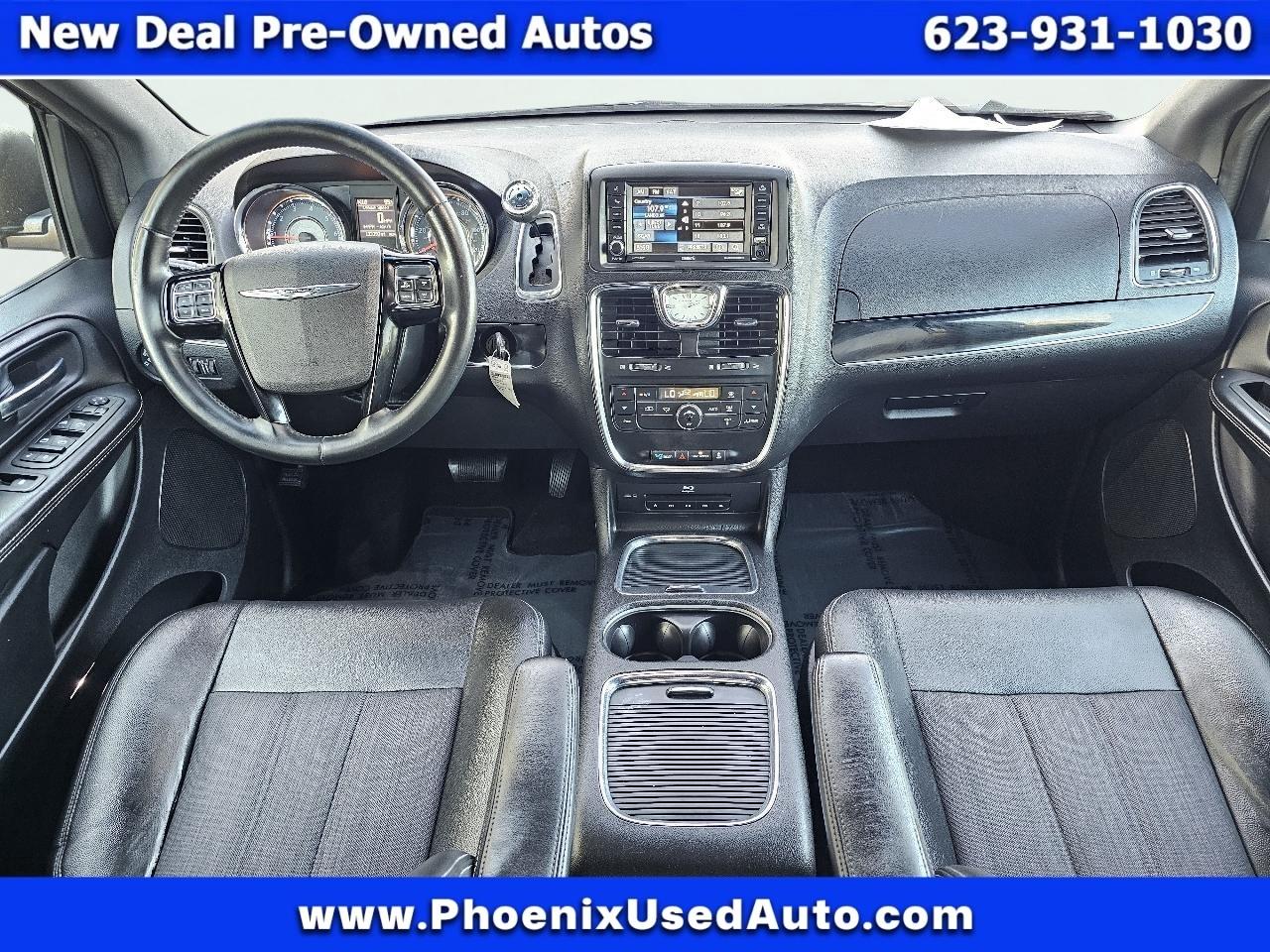 Chrysler Town & Country S 2015
