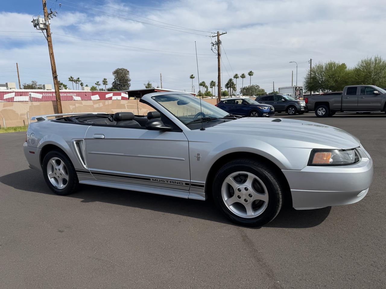 Ford Mustang Deluxe Convertible 2001