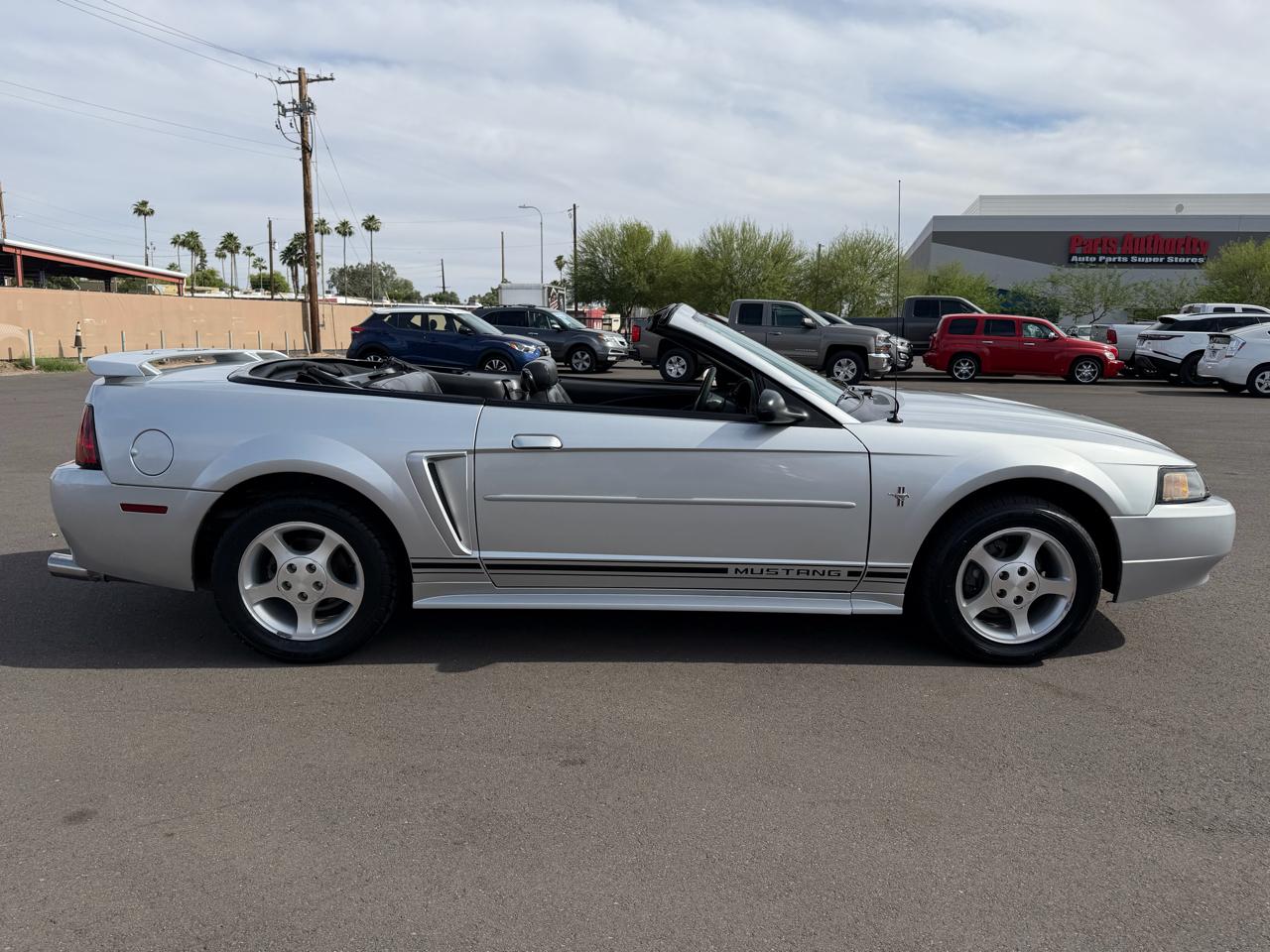 Ford Mustang Deluxe Convertible 2001