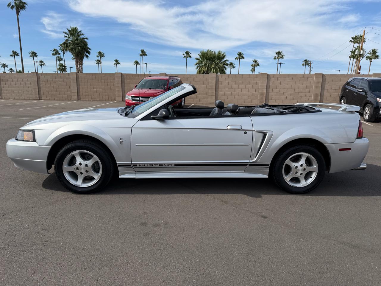 Ford Mustang Deluxe Convertible 2001