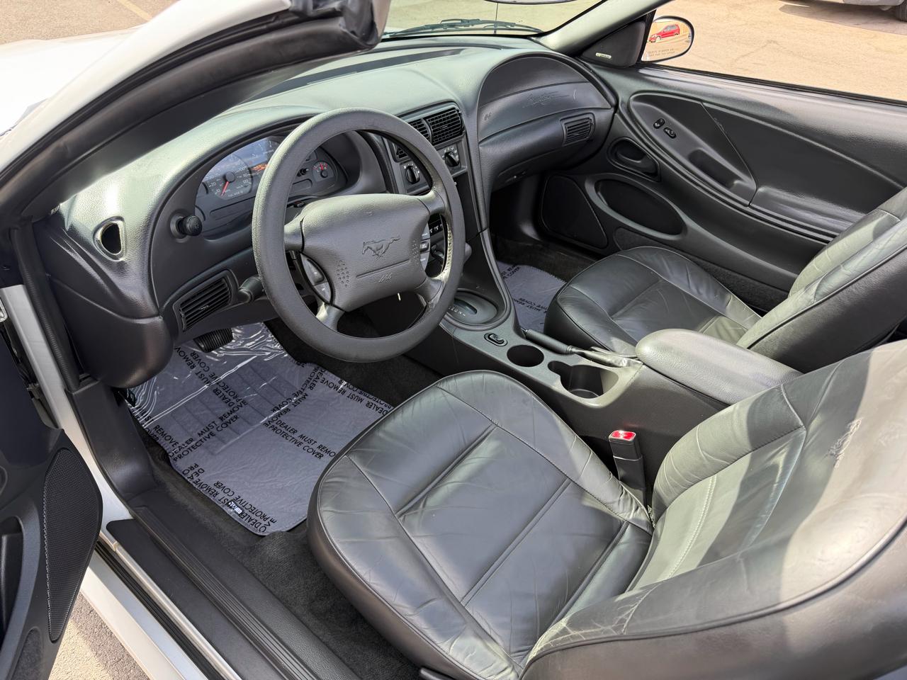 Ford Mustang Deluxe Convertible 2001