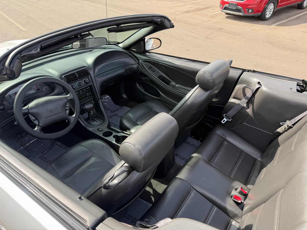 Ford Mustang Deluxe Convertible 2001