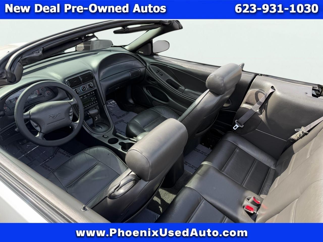 Ford Mustang Deluxe Convertible 2001