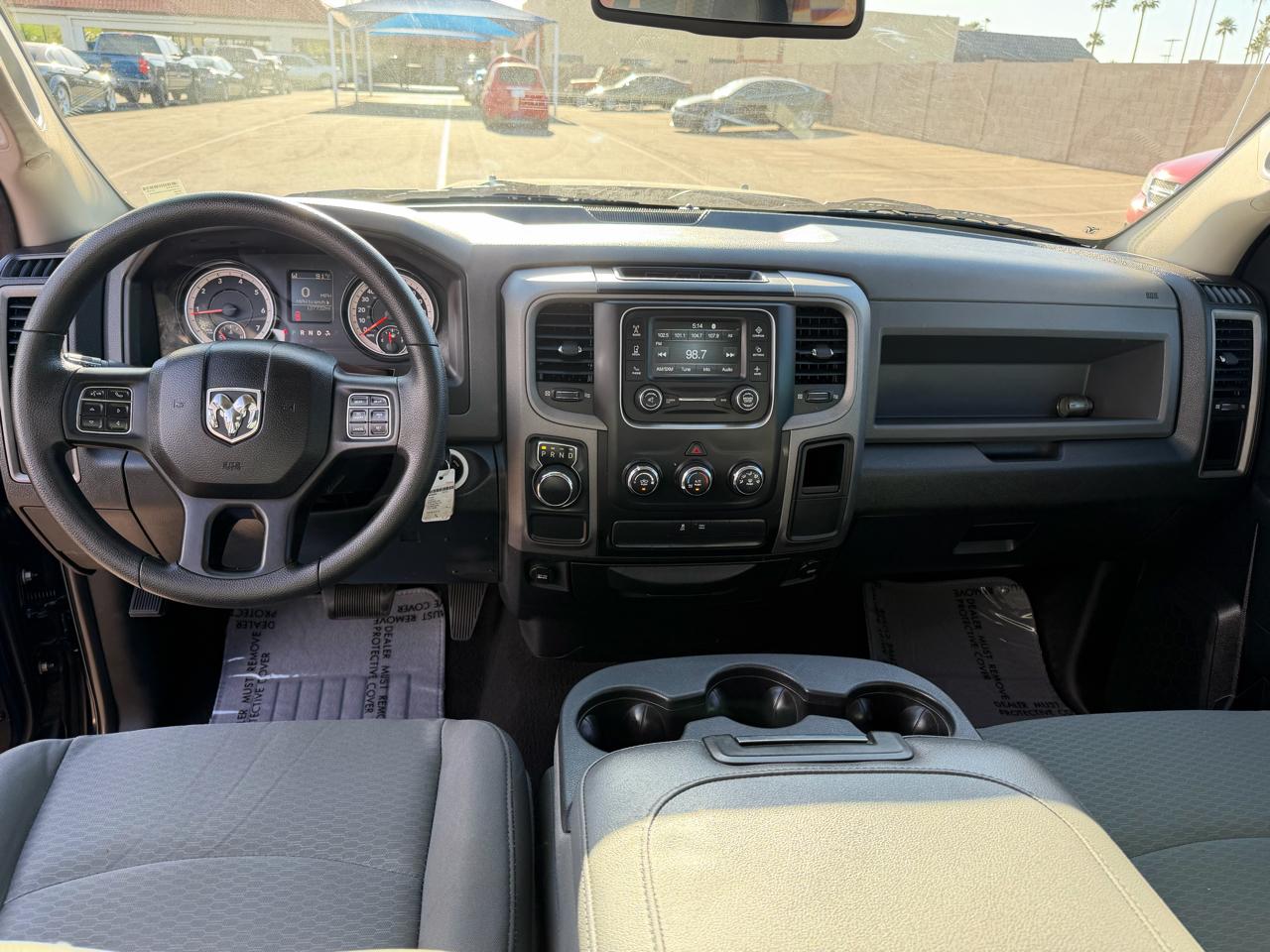 RAM 1500 2WD Crew Cab 140.5" Express 2016