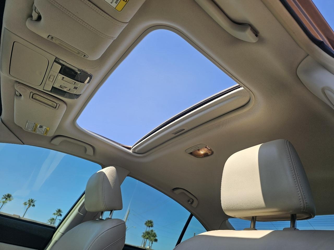 Subaru Legacy 2.5i Limited 2011