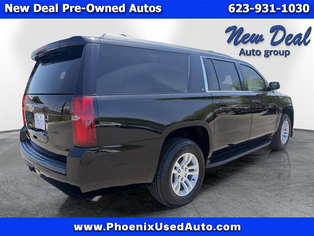 2017 Chevrolet Suburban LT - Photo 4