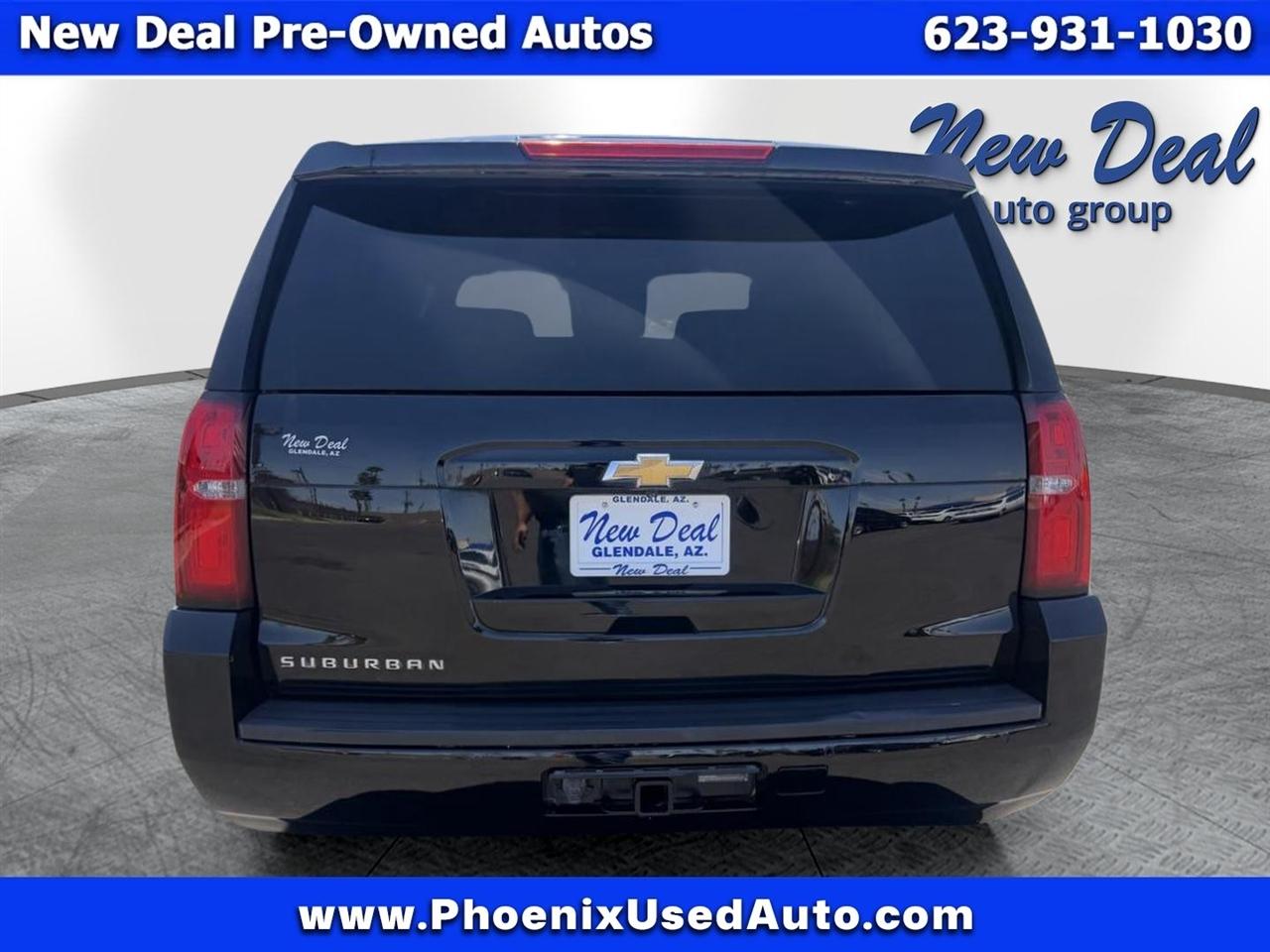2017 Chevrolet Suburban LT - Photo 5