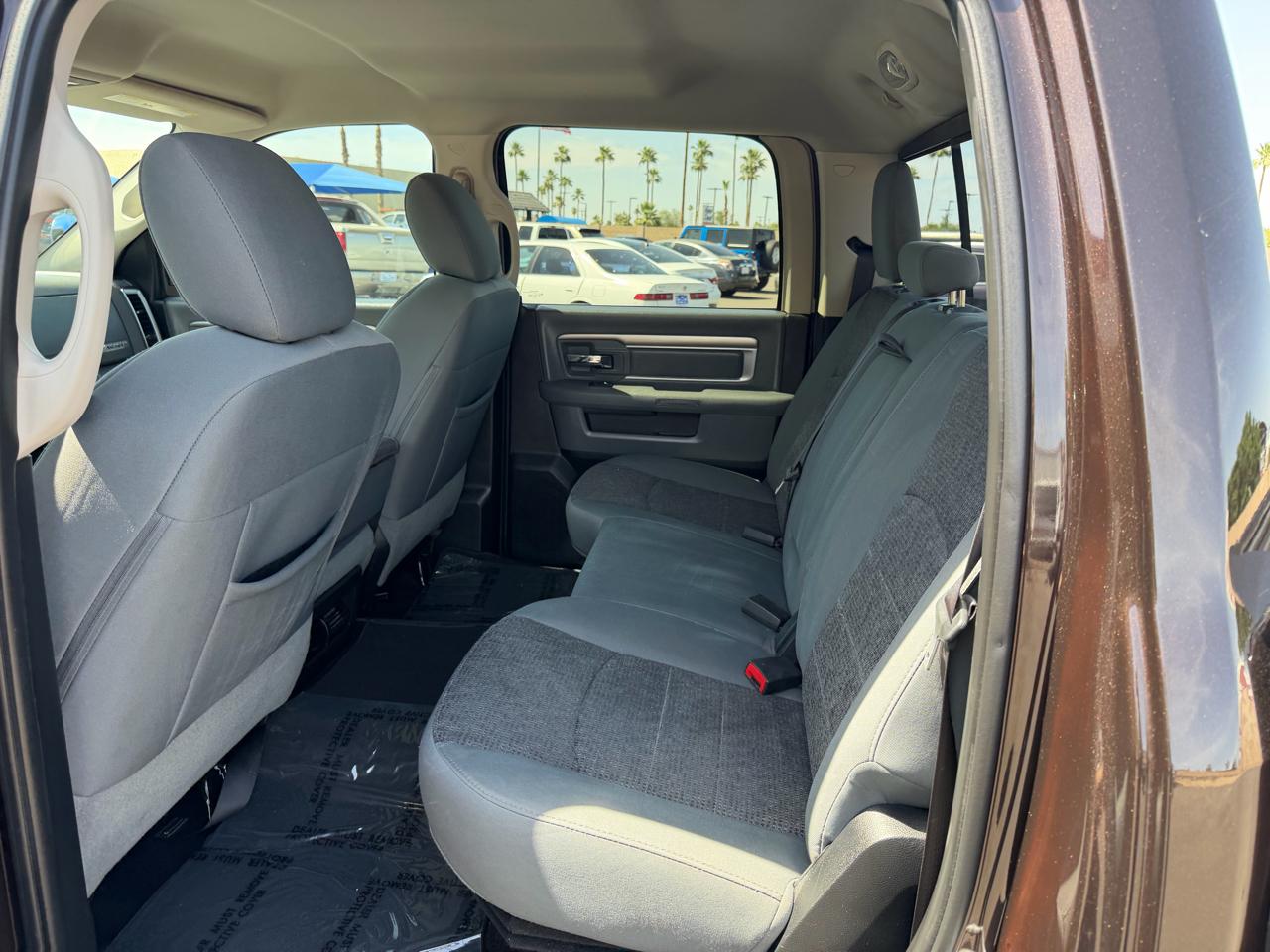 RAM 1500 4WD Crew Cab 140.5" Big Horn 2016