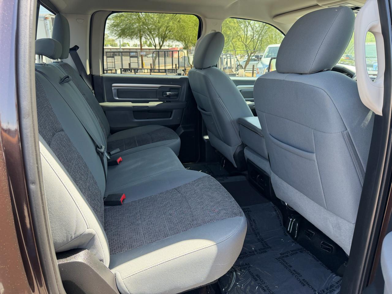 RAM 1500 4WD Crew Cab 140.5" Big Horn 2016