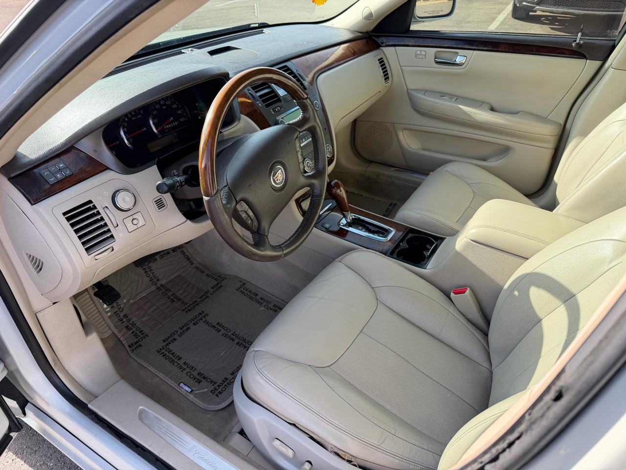 Cadillac DTS Luxury 2010