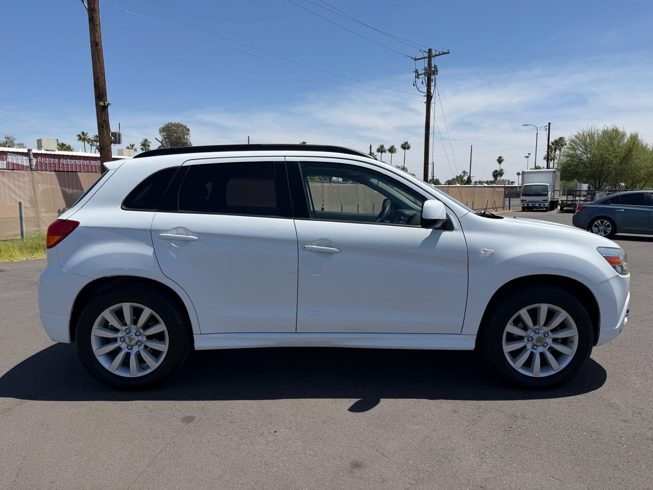 Mitsubishi Outlander Sport SE 4WD 2011