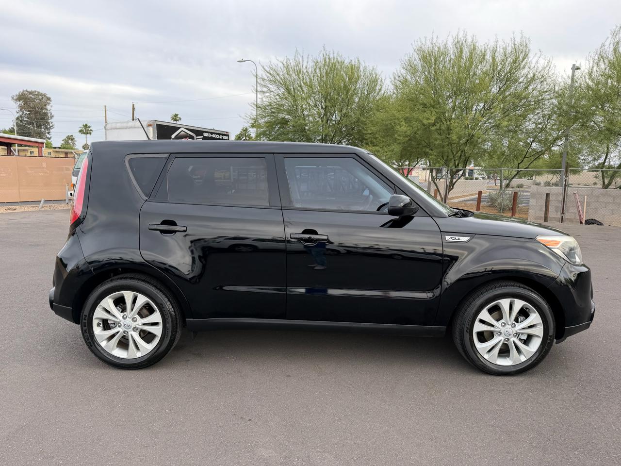 Kia Soul + w/Signature 2.0 Special Edition 2016