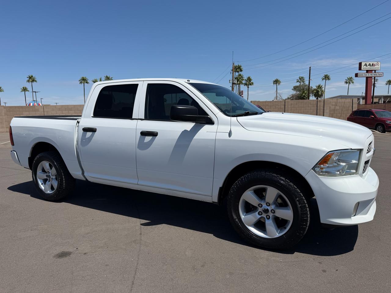 RAM 1500 2WD Crew Cab 140.5" Express 2013