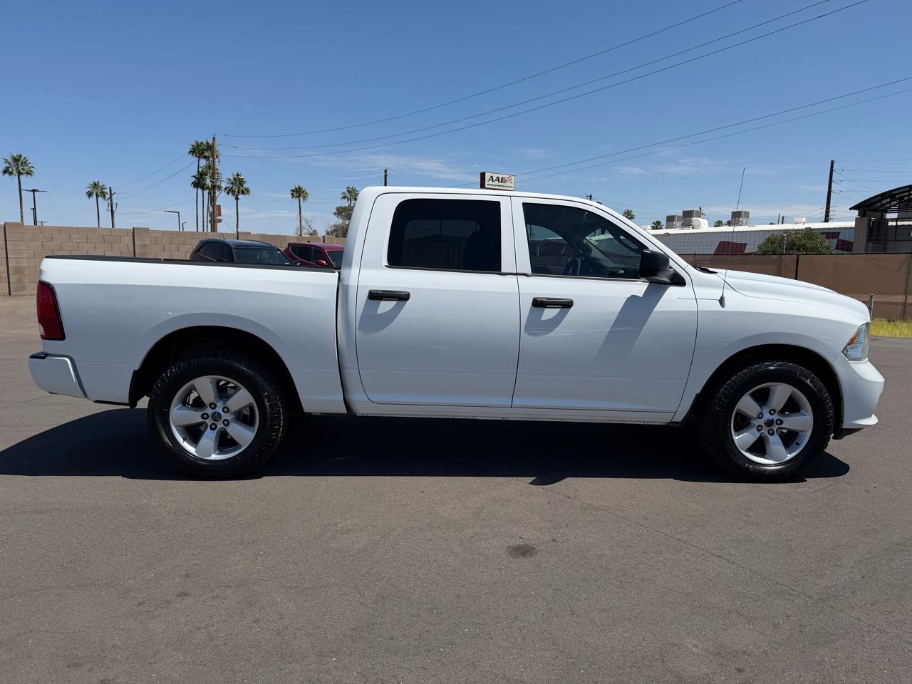 RAM 1500 2WD Crew Cab 140.5" Express 2013