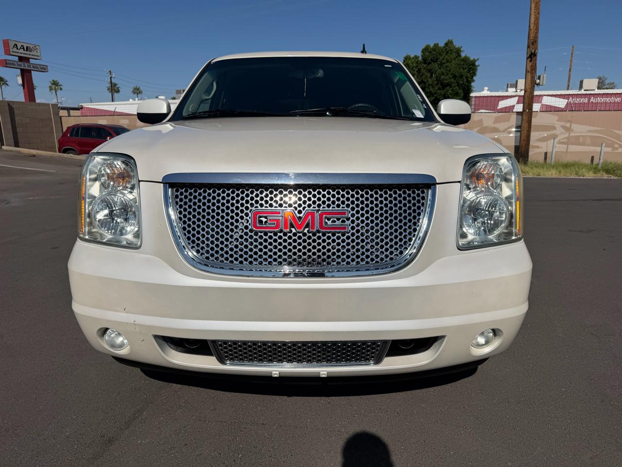 GMC Yukon Denali XL 4WD 2012