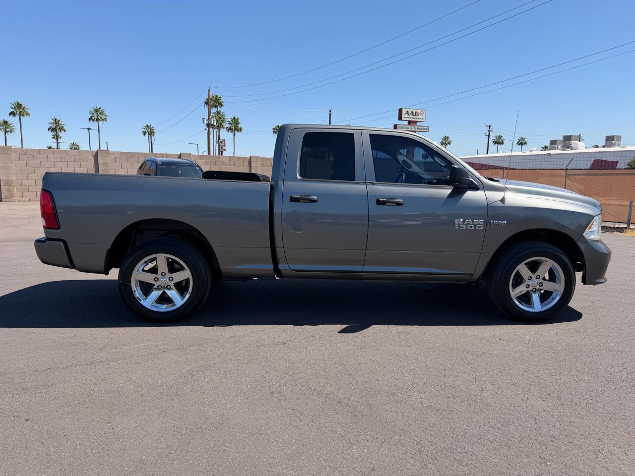 RAM 1500 4WD Crew Cab 140.5" Express 2013